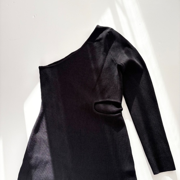 DISSH one shoulder cut out black ribbed maxi dress - Picture 4 of 6